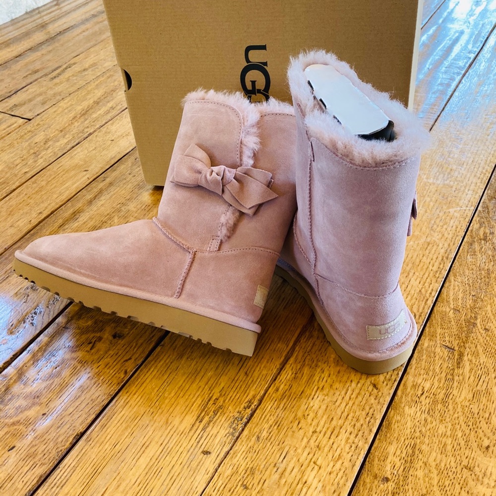 NIB UGG bow Daelynn boots various size